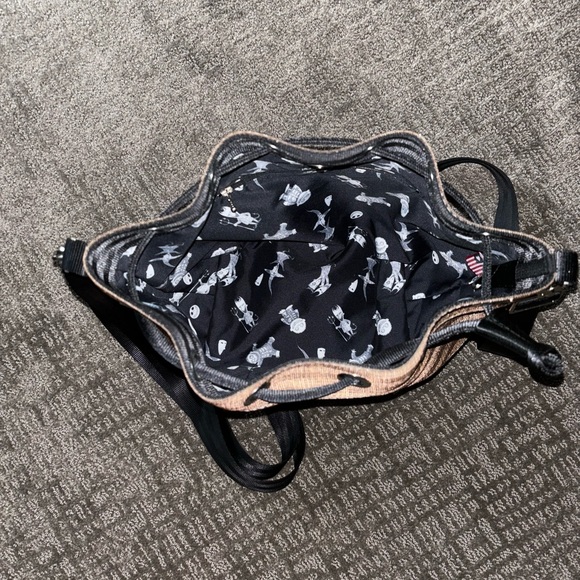 Harvey’s Oogie Boogie 25th Anniversary Edition park hopper - Picture 4 of 7